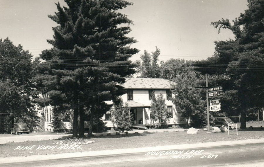 Pine View Hotel - Vintage Postcard